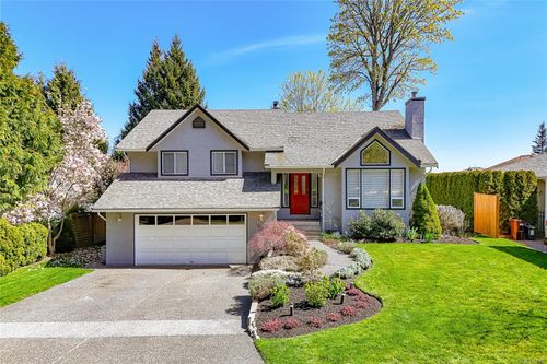 6435 Loganberry Pl, Victoria, BC, V8Z7E6 | Card Image