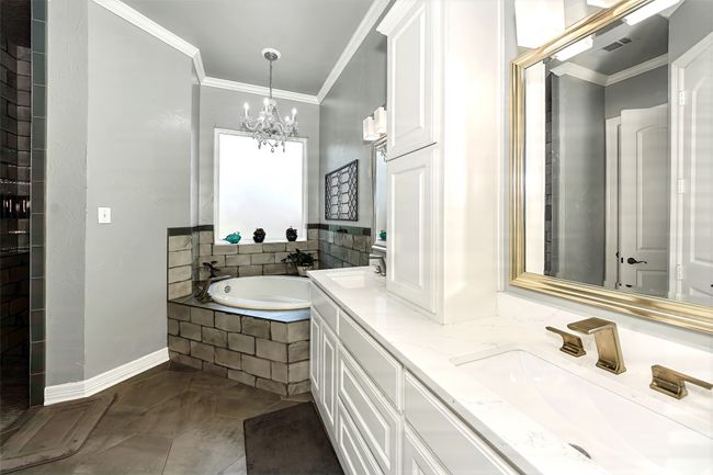 8917 Crest Wood Dr, House other with 4 bedrooms, 4 bathrooms and null parking in Fort Worth TX | Image 15