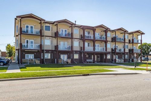 209-105 Main Street S, Redcliff, AB, T0J2P0 | Card Image