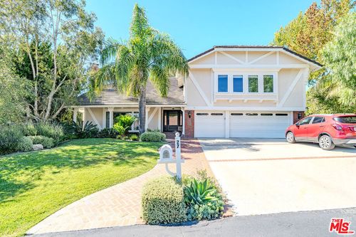 27 Horseshoe Ln, Rolling Hills Estates, CA, 90274-4823 | Card Image