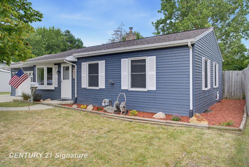 4526 Lorraine Ave, Saginaw, MI, 48604-1040 | Card Image