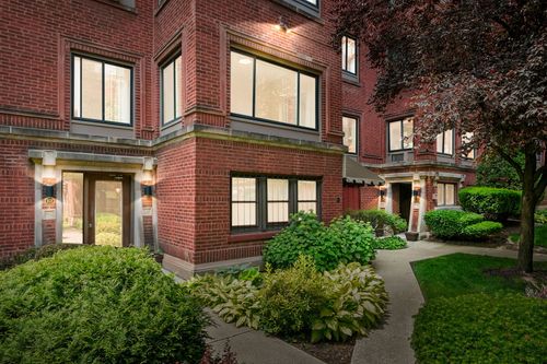 1b-918 W Sunnyside Ave, Chicago, IL, 60640-6042 | Card Image