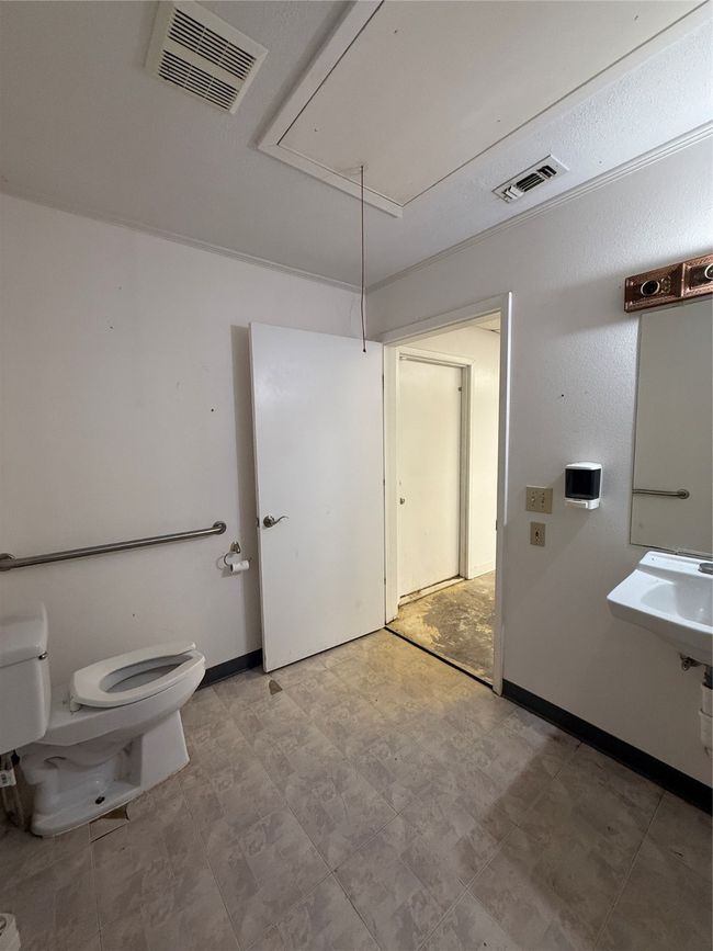 Bathroom featuring visible vents, toilet, and baseboards | Image 16