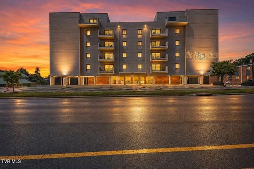 apt-6h-1585 Fort Henry Dr, Kingsport, TN, 37664-2569 | Card Image