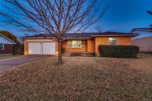 2406 Ridgecrest Dr, Garland, TX, 75041-1409 | Card Image