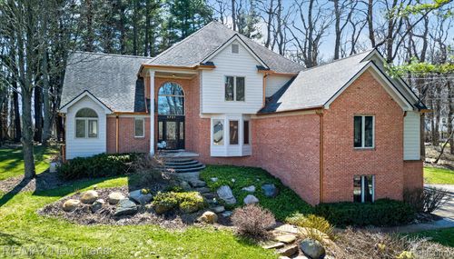 5721 Coralwood Ct, Commerce Township, MI, 48382-1187 | Card Image