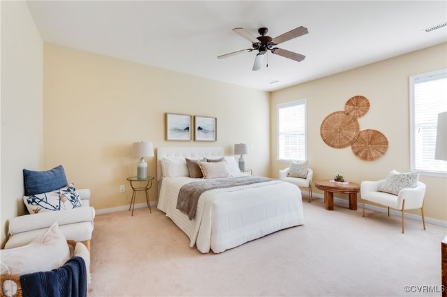 Graciously appointed with 2 closets and en-suite bathroom | Image 23