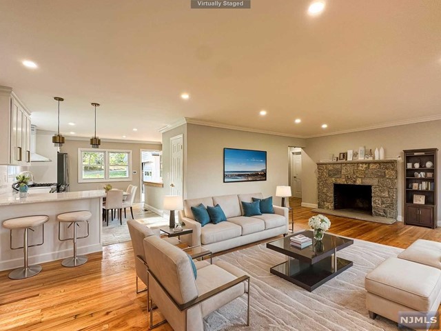 Unneberg Ave, Succasunna, NJ 07876