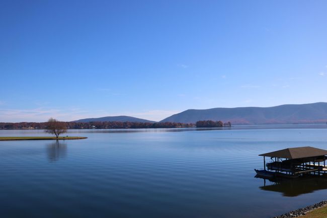 Stunning 3 Mile View from Deck, Living R | Image 97