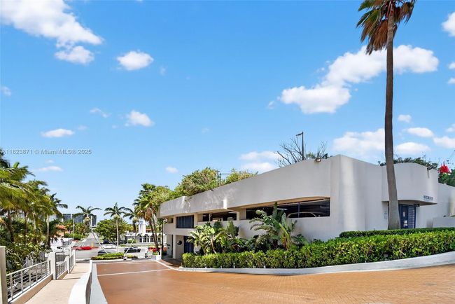 APT-1401 - 18671 Collins Ave, Condo with 3 bedrooms, 4 bathrooms and null parking in Sunny Isles Beach FL | Image 62