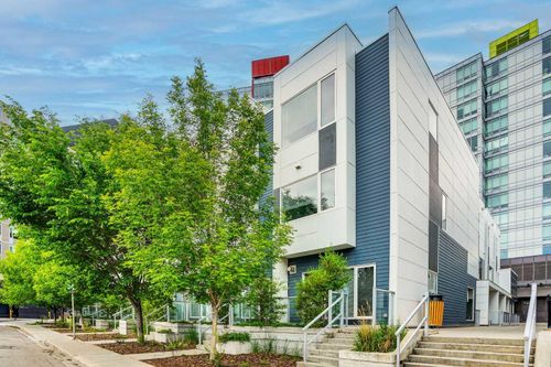 207-20 Brentwood Common Nw, Calgary, AB, T2L2L7 | Card Image
