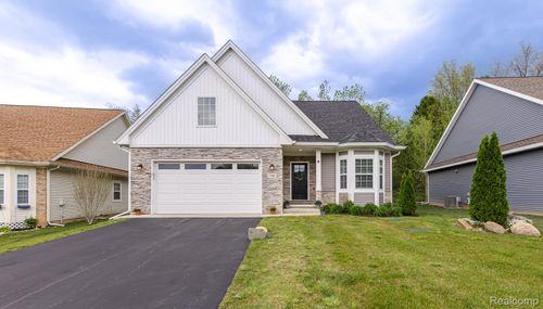 7466 Village Ct, Springfld Twp, MI, 48350-2555 | Card Image
