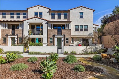 83 Jensen Ct, Thousand Oaks, CA, 91360-7449 | Card Image