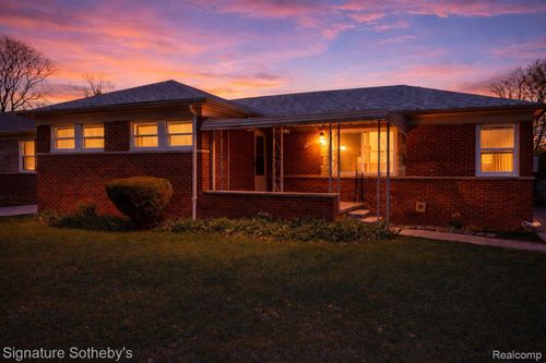 24670 Gardner St, Oak Park, MI, 48237-1454 | Card Image