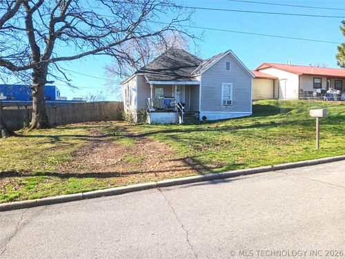 715 Keetoowah St, Tahlequah, OK, 74464-3729 | Card Image