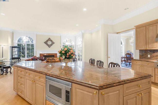 11 La Strada Ct, House other with 5 bedrooms, 5 bathrooms and 2 parking in Burlingame CA | Image 22