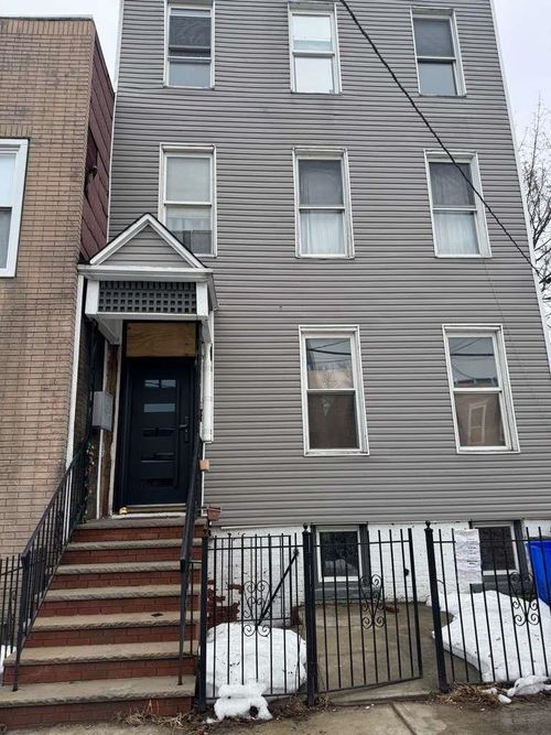 1-192 Halladay St, Jersey City, NJ, 07304-3551 | Card Image