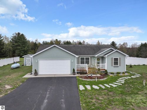 8576 King Arthurs Ct, Kingsley, MI, 49649-9485 | Card Image
