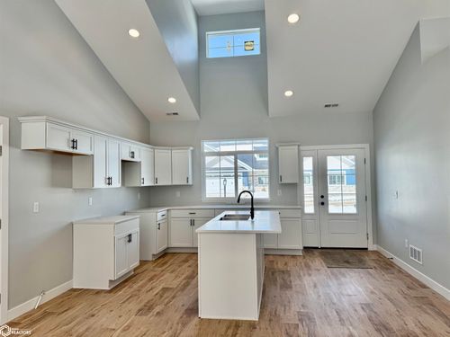 317 27th Pl S, Clear Lake, IA, 50428-2327 | Card Image