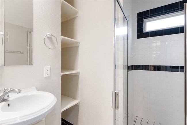 1309 Chestnut Ave, Home with 5 bedrooms, 4 bathrooms and 3 parking in Austin TX | Image 25