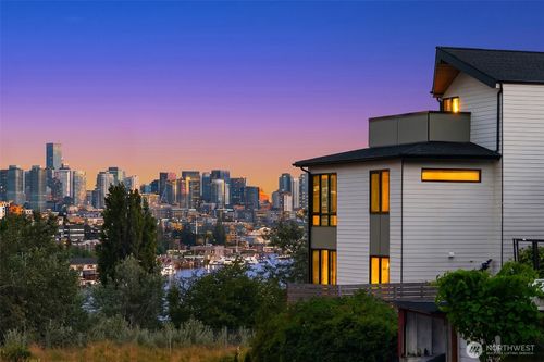 454 Ne 40th St, Seattle, WA, 98105-6522 | Card Image
