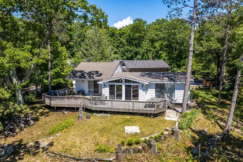 8 Nassau Crt, Tiny, ON, L9M0H7 | Card Image