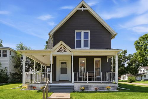 815 5th Ave, Marion, IA, 52302-3318 | Card Image