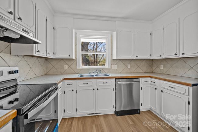Kitchen | Image 17