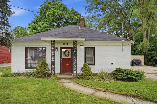 1237 Fuller Ave, Grand Rapids, MI, 49505-5532 | Card Image