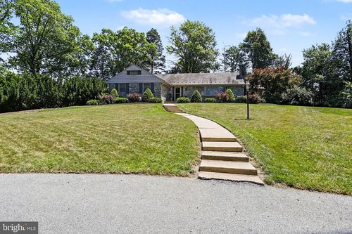 2210 Stratford Rd, LANCASTER, PA, 17603-6128 | Card Image