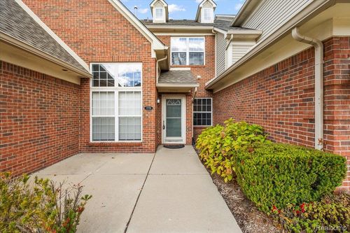7779 Ambassador Dr, Shelby Twp, MI, 48316-5366 | Card Image