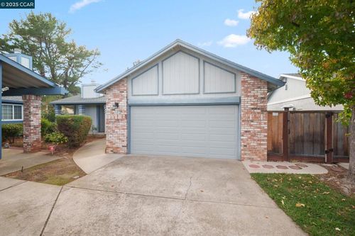 581 Mt Dell Dr, Clayton, CA, 94517-1502 | Card Image