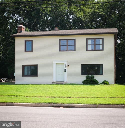 727 Pear St, DOVER, DE, 19904-2833 | Card Image