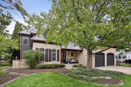 678 Oak St, Glen Ellyn, IL, 60137-3949 | Card Image