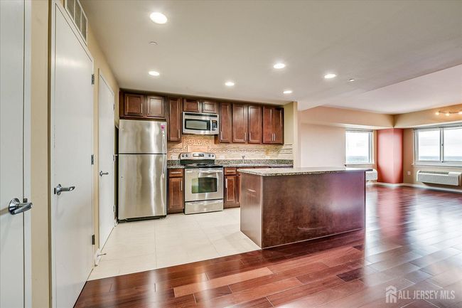 APT-2107 - 110 Somerset St, Townhouse with 2 bedrooms, 2 bathrooms and null parking in New Brunswick NJ | Image 13