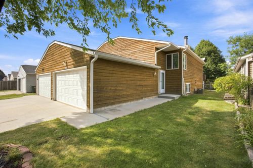 1513 28th Ave S, Fargo, ND, 58103-5916 | Card Image
