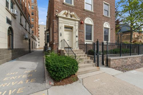 1042 E Juneau Ave, MILWAUKEE, WI, 53202-2850 | Card Image
