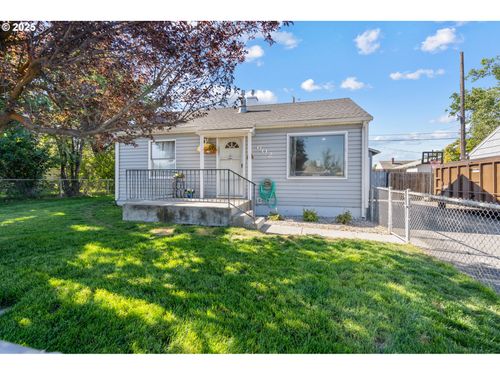 602 E Sunset Dr, Hermiston, OR, 97838-1944 | Card Image
