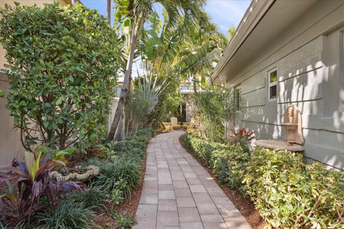 2-1123 Ne 14th Ave, Fort Lauderdale, FL, 33304-2221 | Card Image