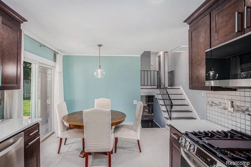 1035 Wyman Dr, Waterford, MI, 48328-3965 | Card Image