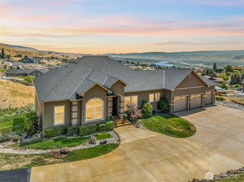 110 Pheasant Canyon Ct, Wenatchee, WA, 98801-9157 | Card Image