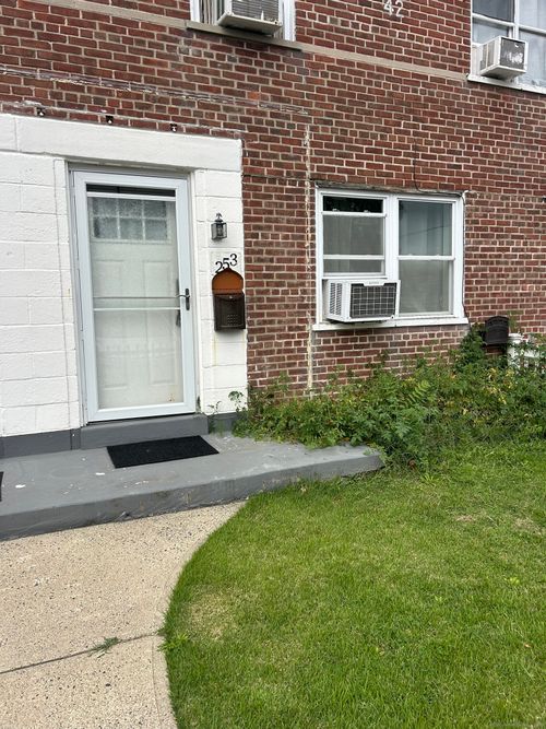 253-253 Court D, Bridgeport, CT, 06610-3331 | Card Image