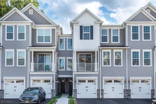 122 Sequoia Dr, Cedar Grove, NJ, 07009-2307 | Card Image