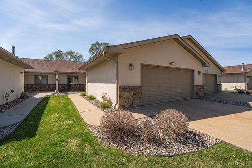 2334 Pinewood Drive, Shakopee, MN, 55379 | Card Image