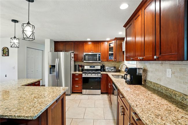 909 Fox Run Cir, House other with 3 bedrooms, 2 bathrooms and 1 parking in Cranberry Twp PA | Image 5