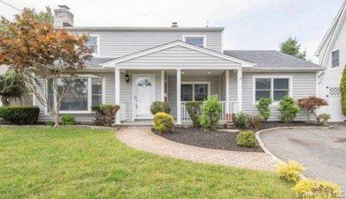 24 Wood Ln, Levittown, NY, 11756-4433 | Card Image