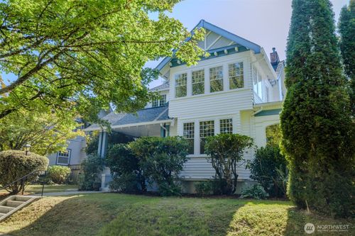 203 17th Ave Sw, Olympia, WA, 98501-2206 | Card Image