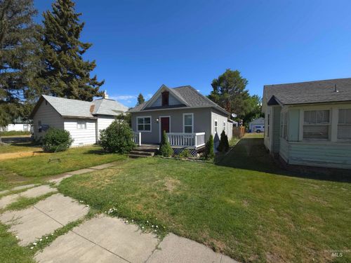 205 E C St, Shoshone, ID, 83352-5353 | Card Image