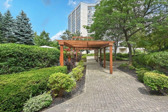 1004 - 12 Laurelcrest St, Condo with 2 bedrooms, 1 bathrooms and null parking in Brampton ON | Image 25