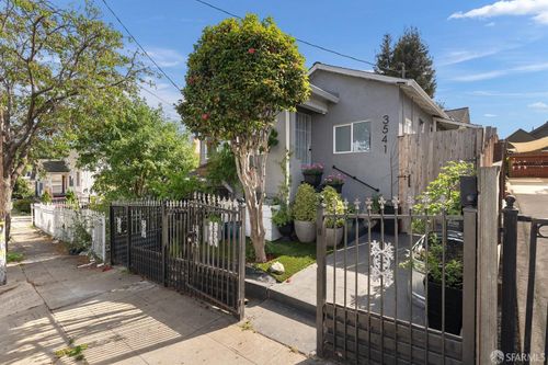 3541 Custer St, Oakland, CA, 94601-3717 | Card Image
